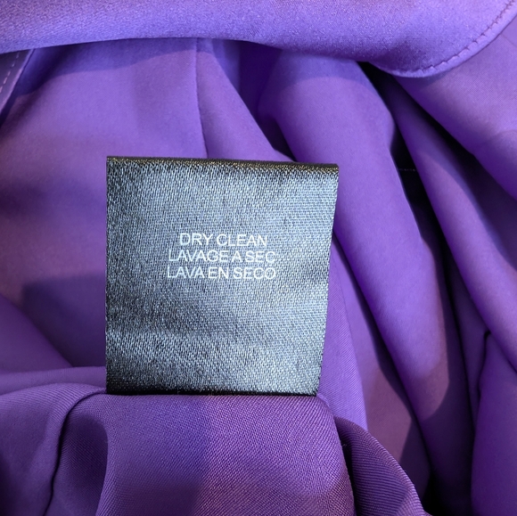 💘 Badgley Mischka satin draped cape-sleeve maxi dress in purple - Picture 9 of 10